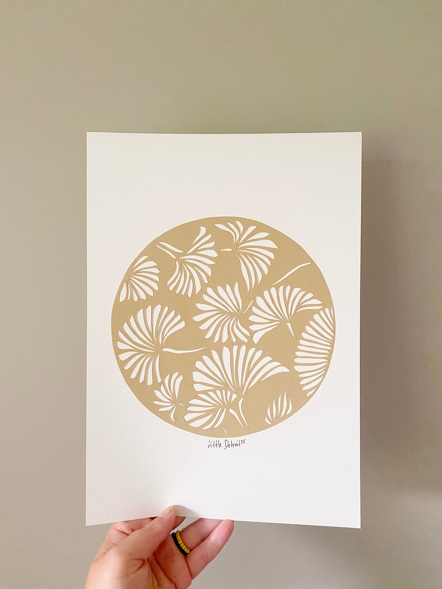 A4 varm beige/creme papercut