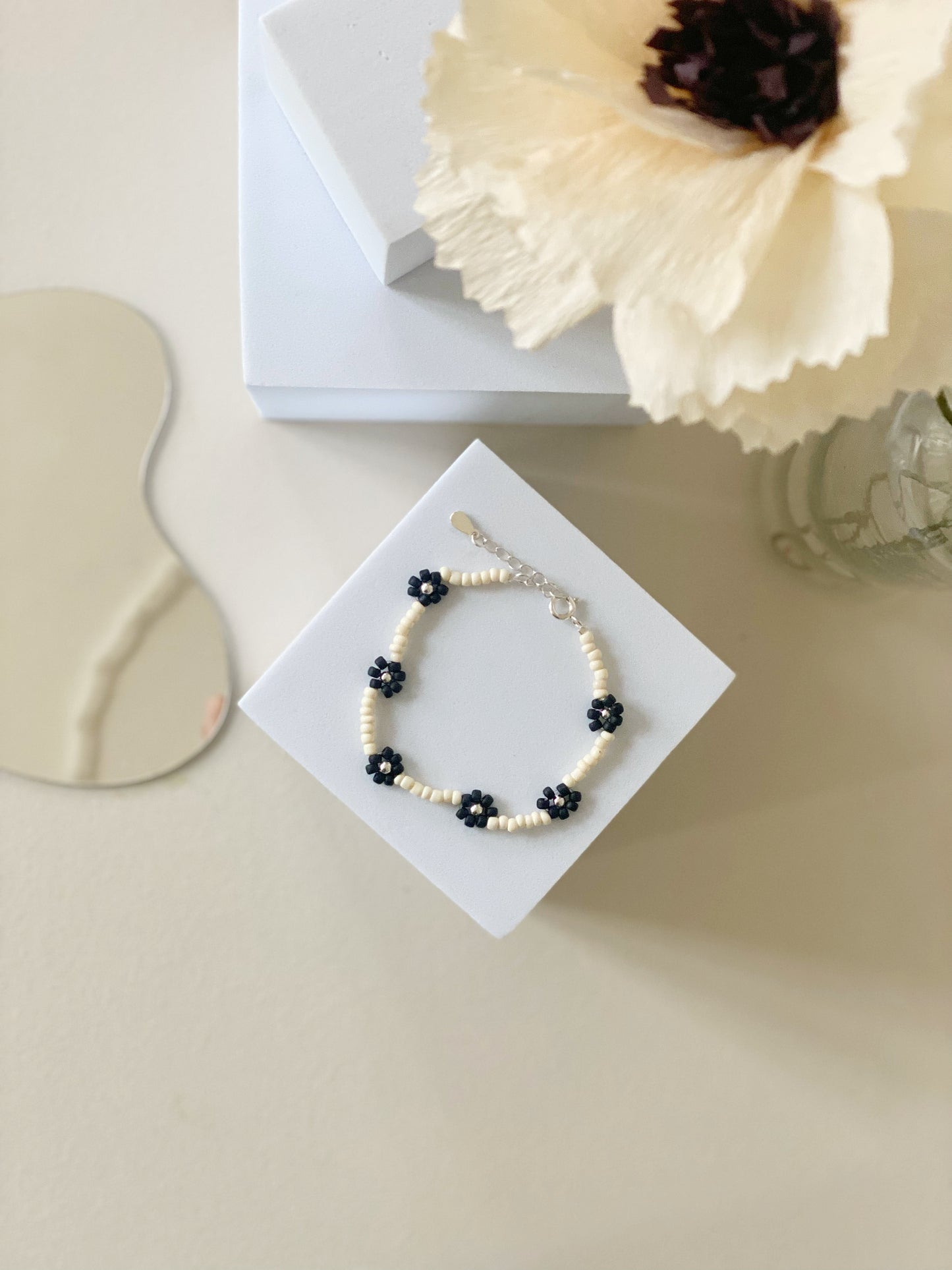 ‘Ebony & Ivory No. 01’ armbånd