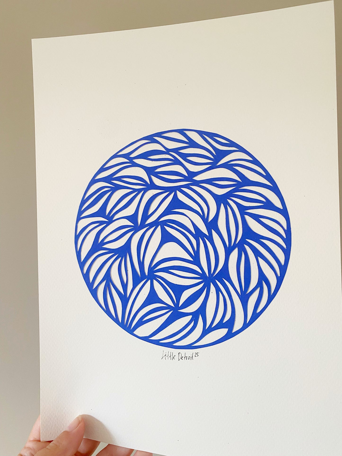 A4 papercut kongeblå/creme