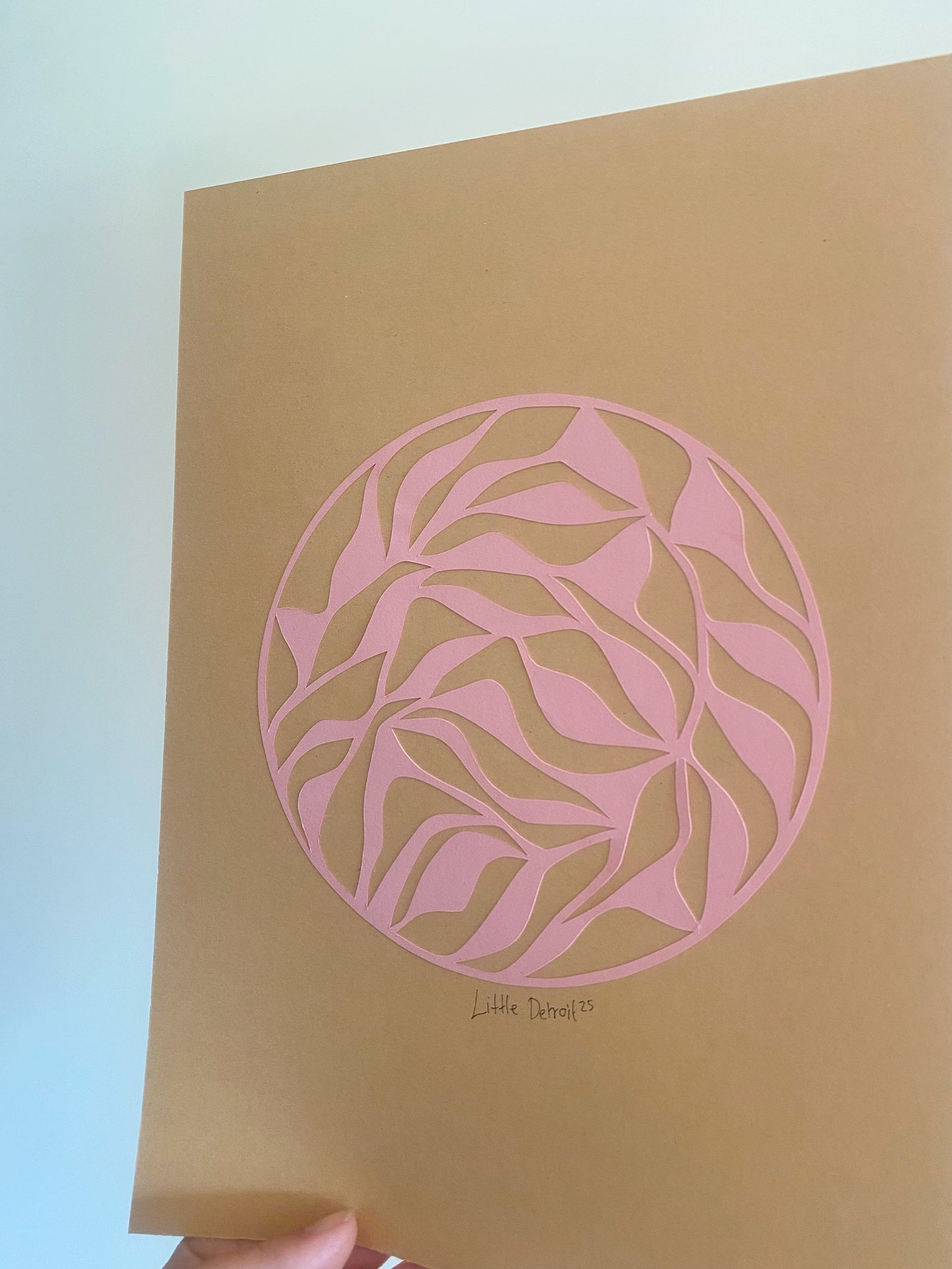 A4 papercut lyserød/varm beige