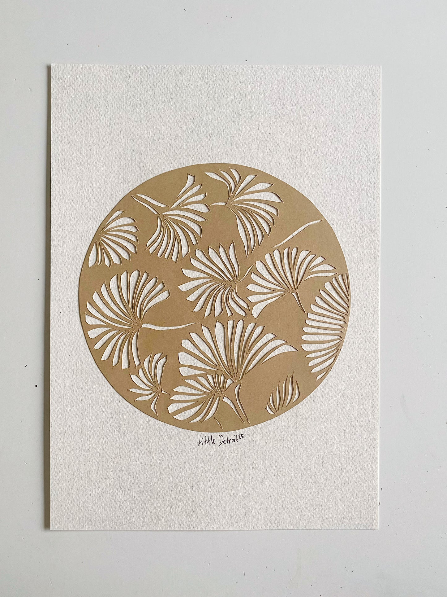 A4 varm beige/creme papercut