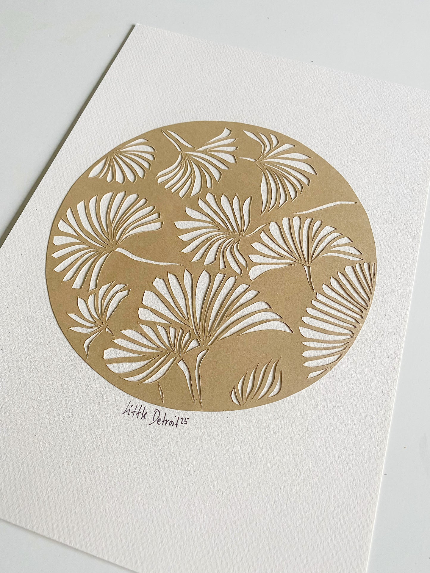 A4 varm beige/creme papercut