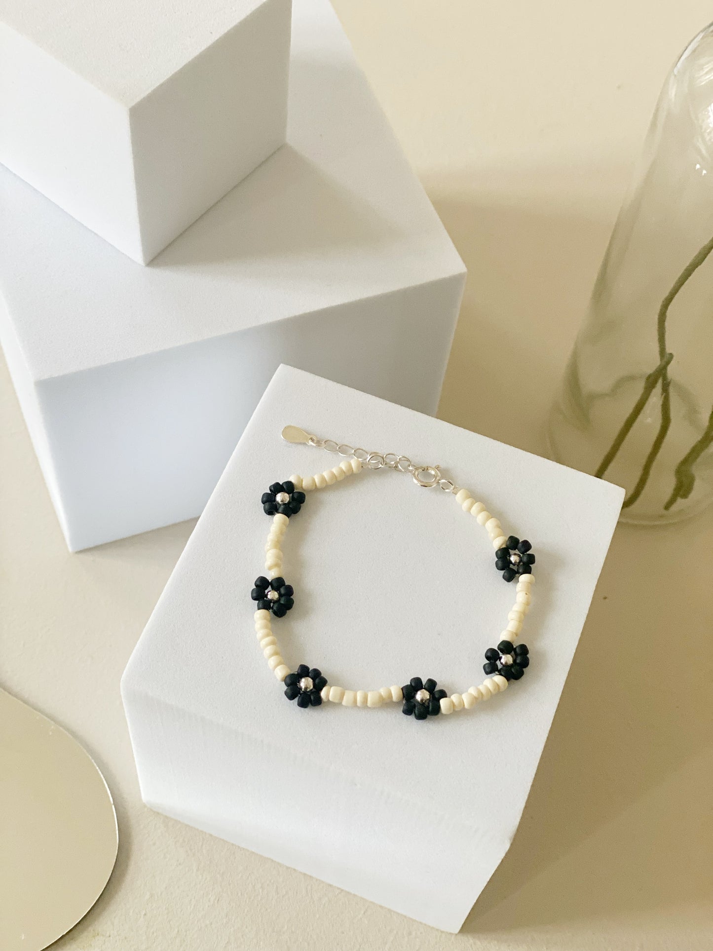 ‘Ebony & Ivory No. 01’ armbånd