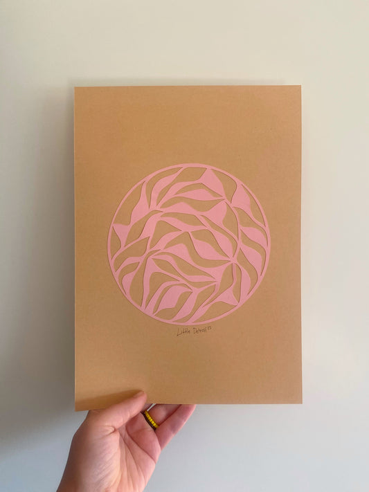 A4 papercut lyserød/varm beige