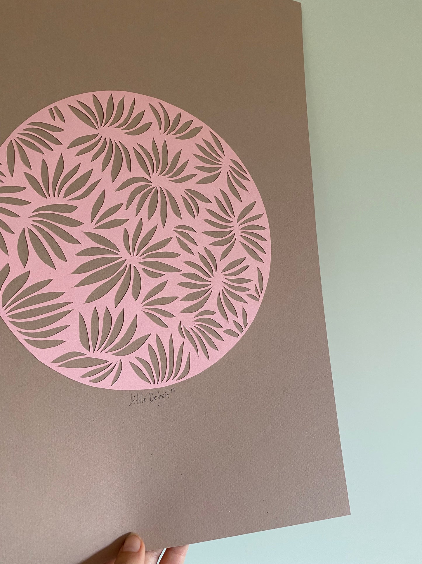 A3 papercut lyserød/støvet brun