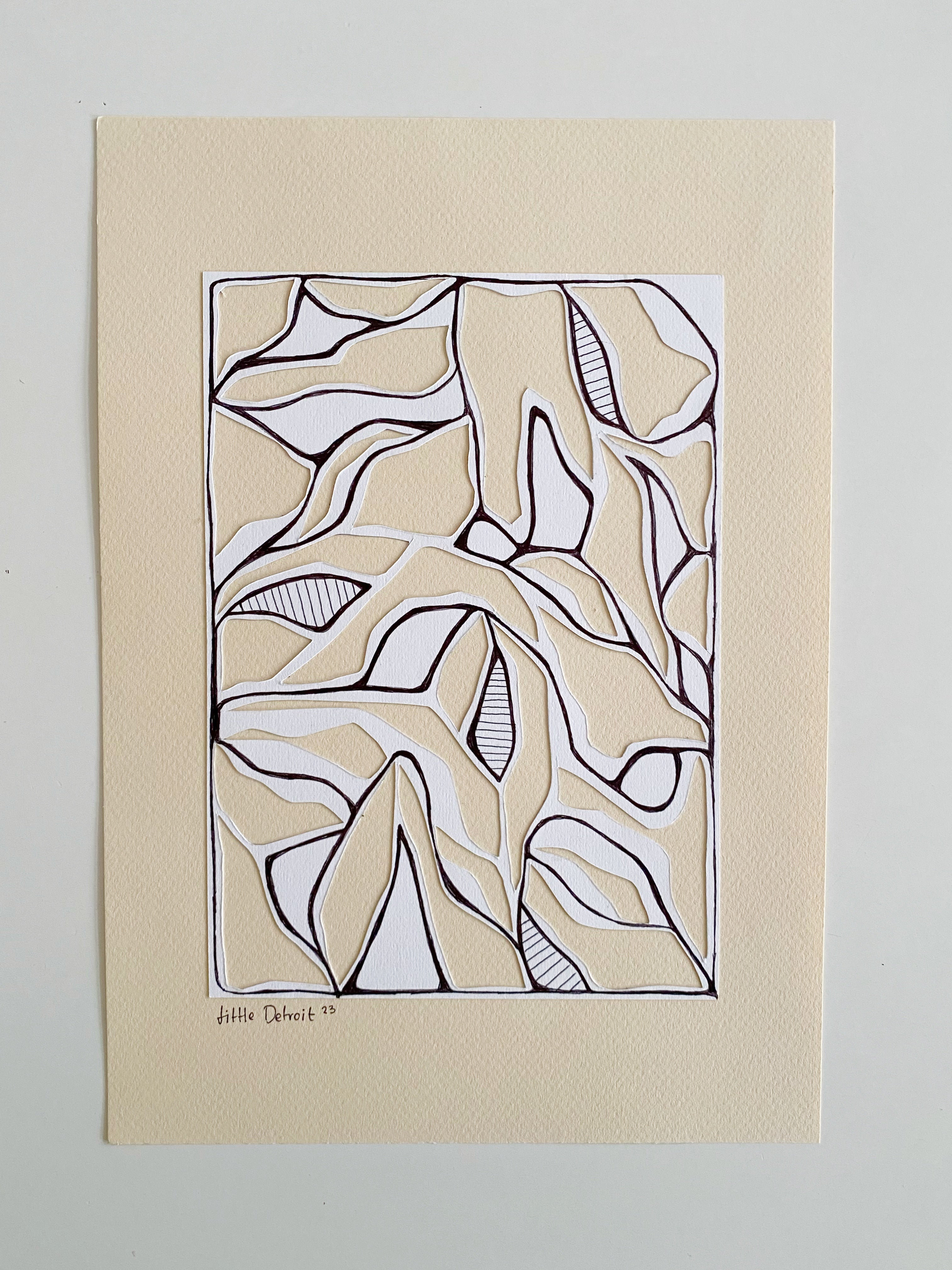 A4 papercut hvid/varm creme/tegning