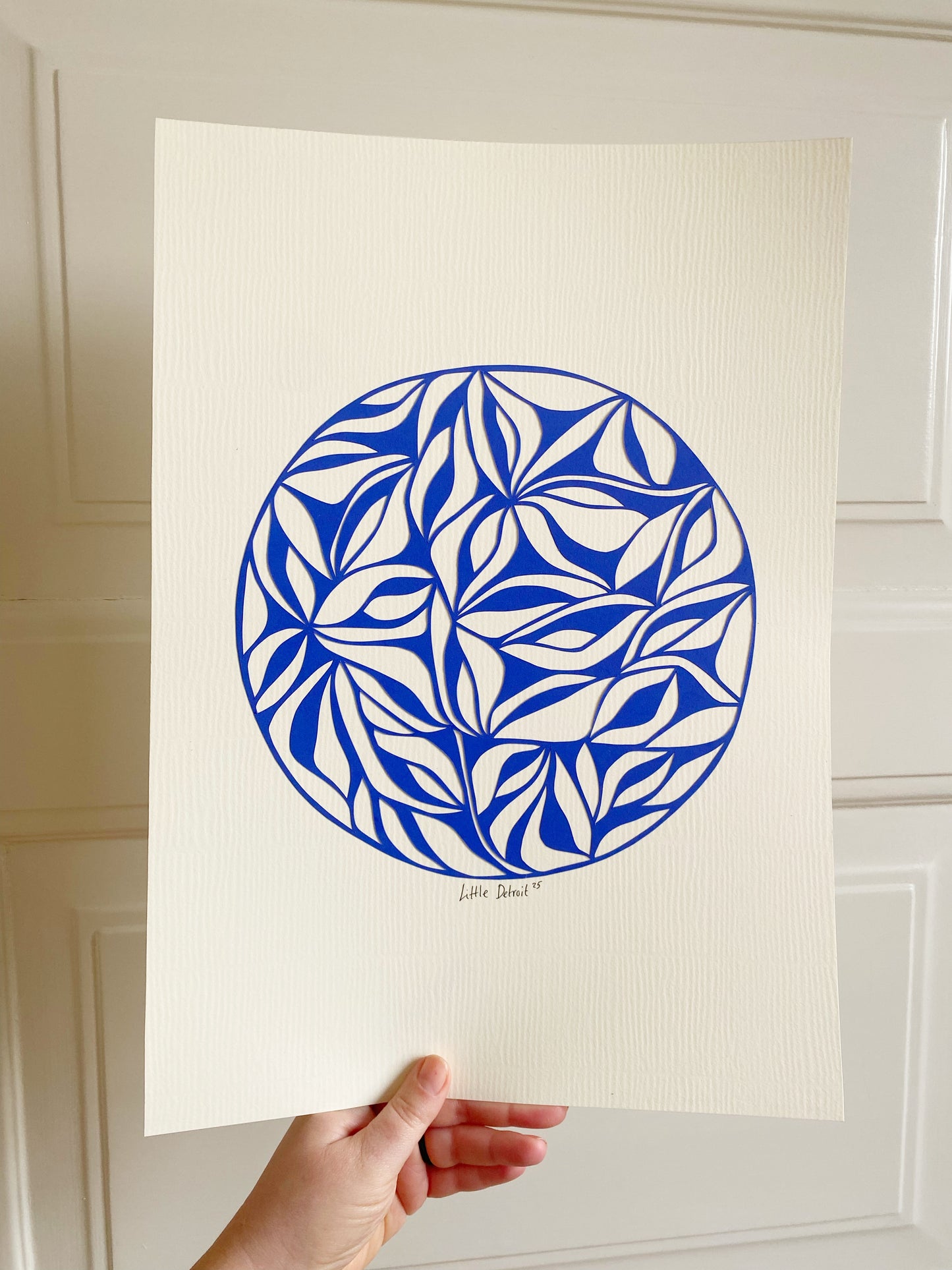 A3 papercut kongeblå/creme