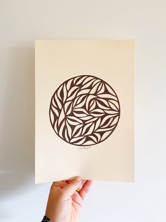 A4 papercut brunt/varm creme