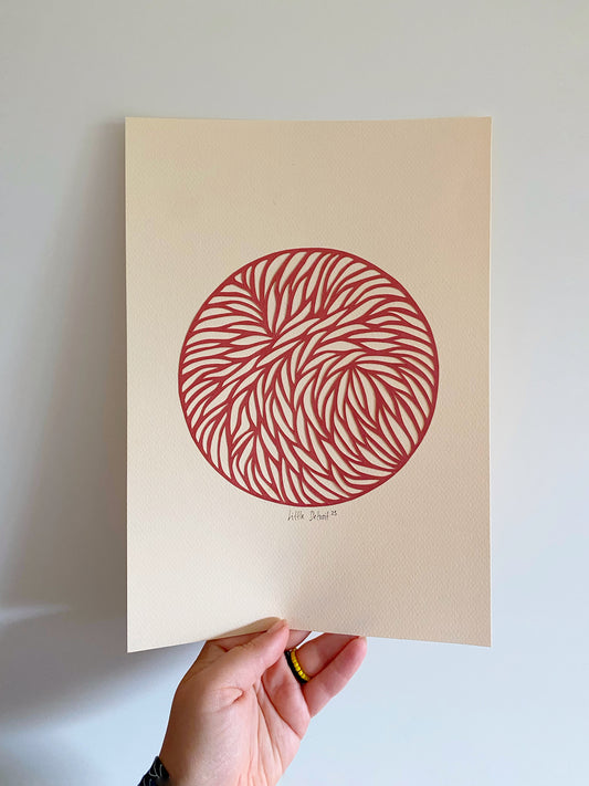 A4 papercut støvet rød/varm creme