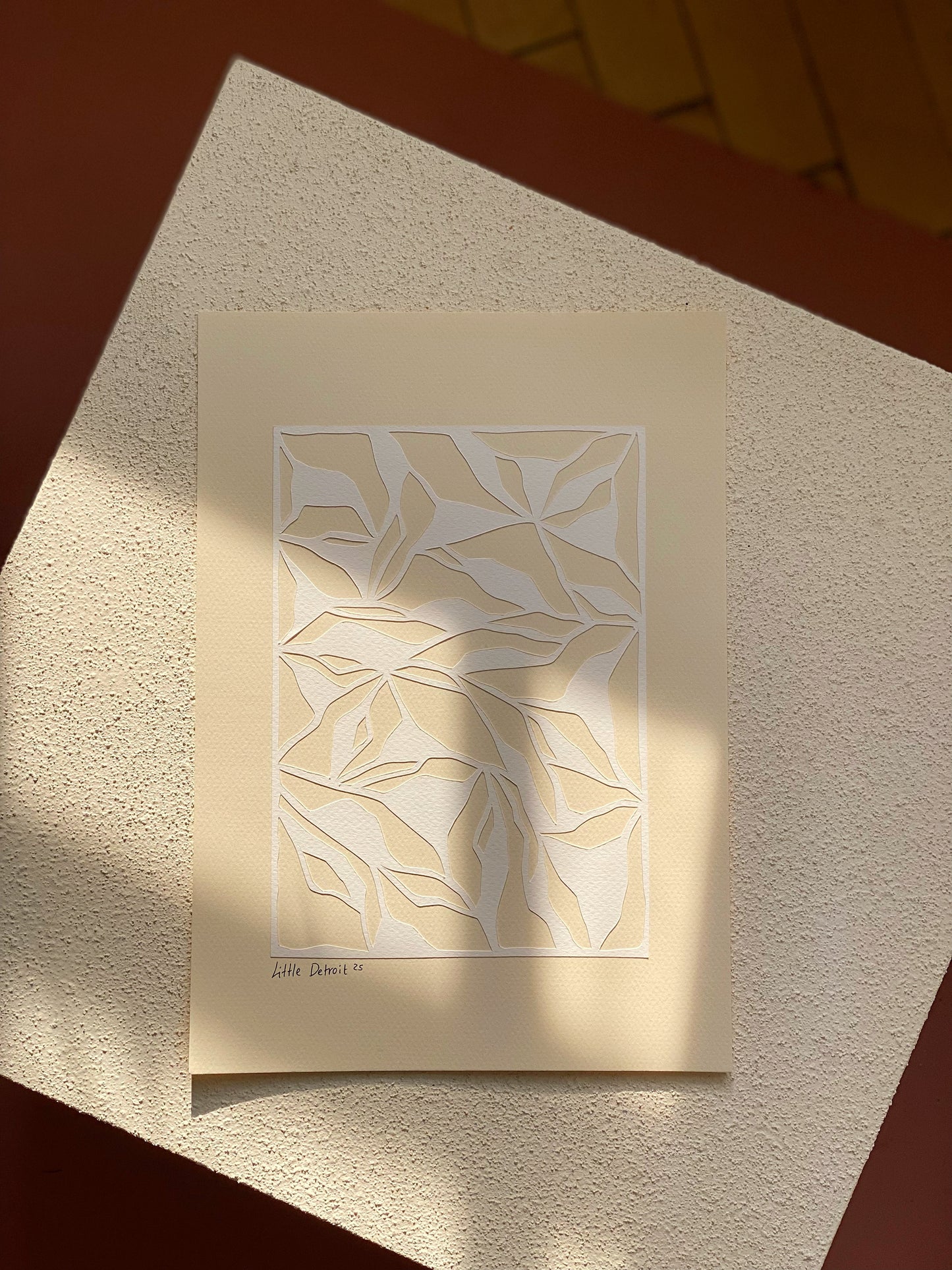 A4 papercut creme på varm creme