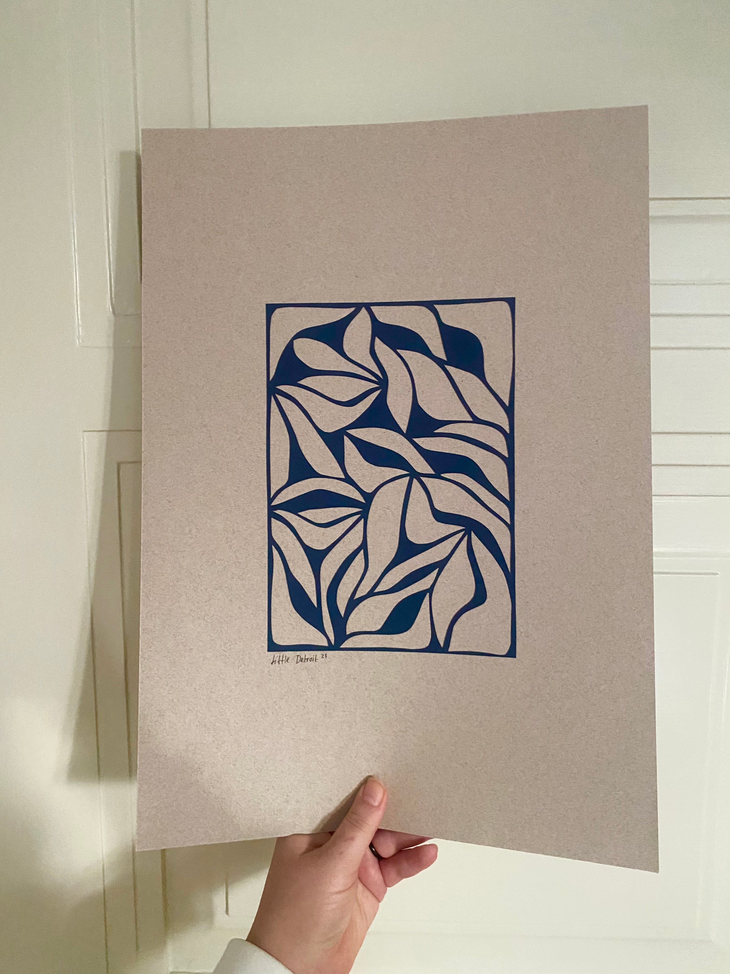 A3 papercut varm grå/mørkeblå