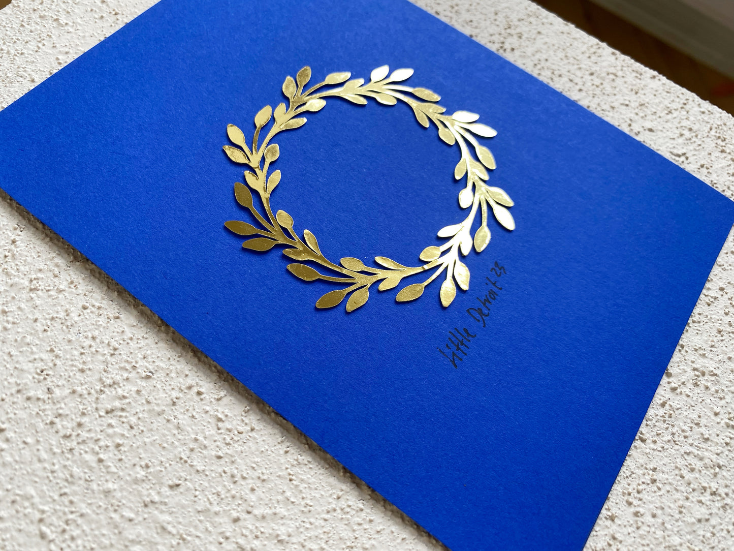 A6 Christmas card 'wreath' gold/royal blue