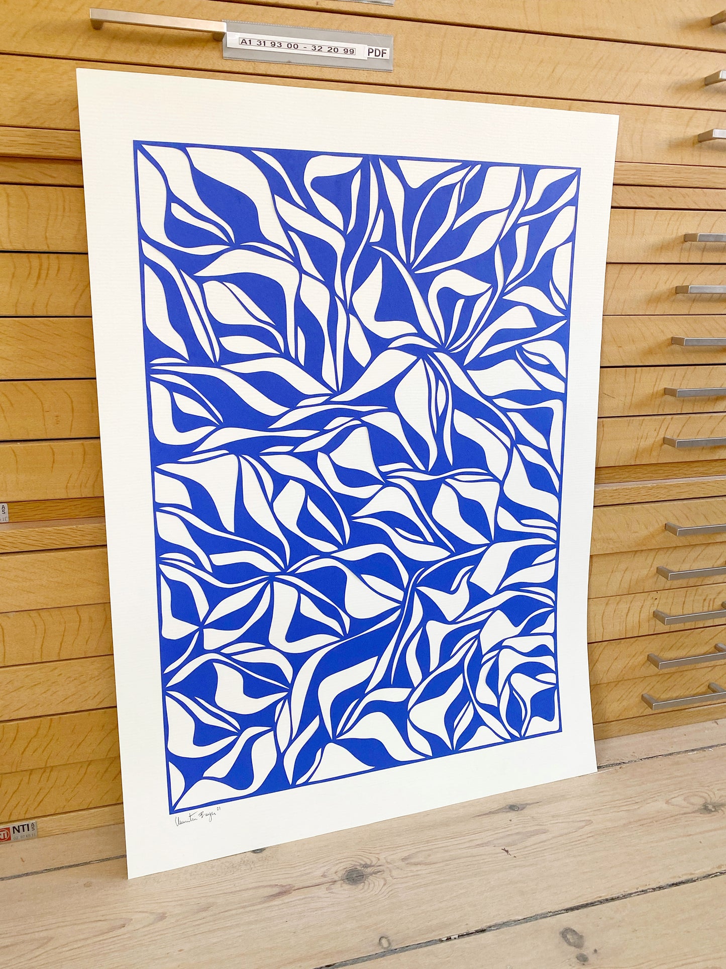 Order 50x70 papercut royal blue/cream